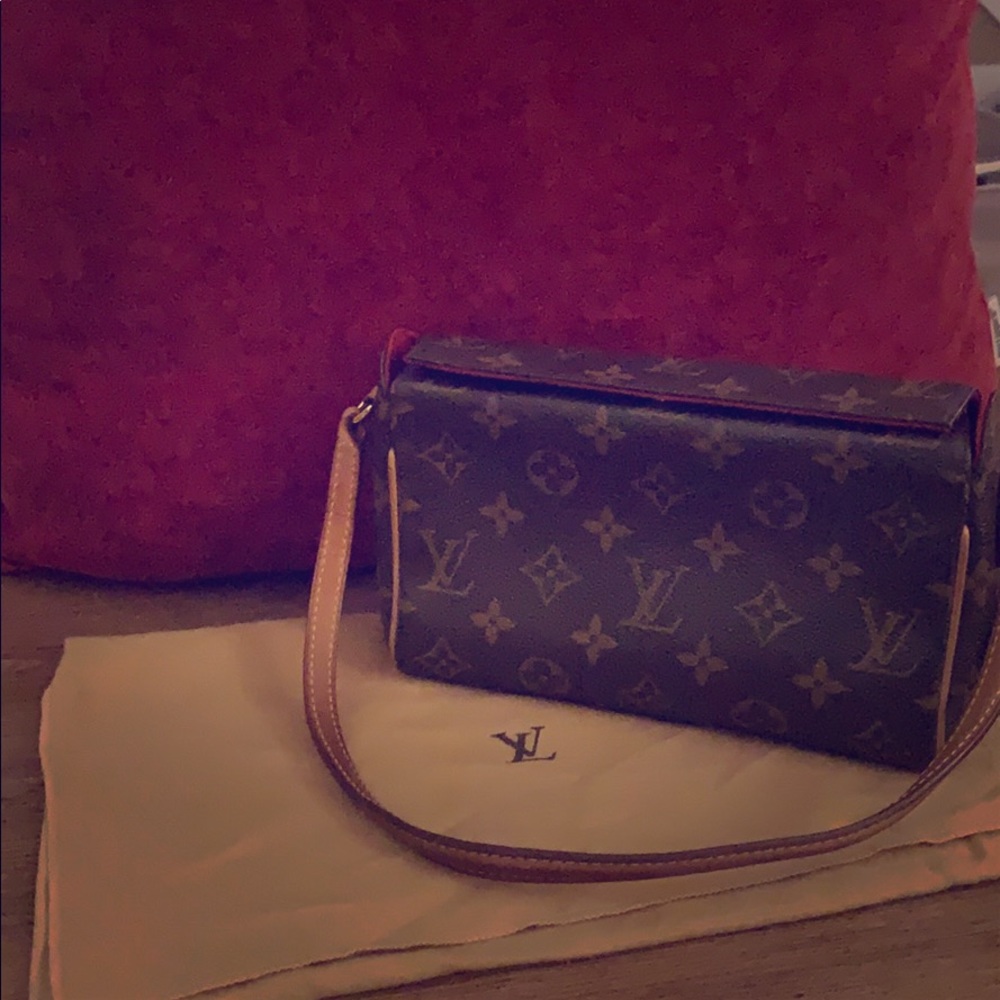 Louis Vuitton Recital.- 100%Authentic